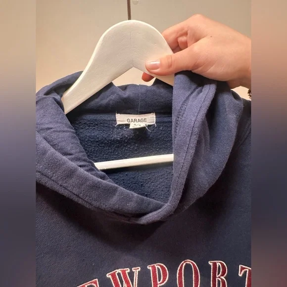 Newport California Cropped Hoodie Size Medium - Picture 3 of 5